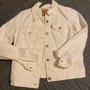 White denim Levi’s jacket